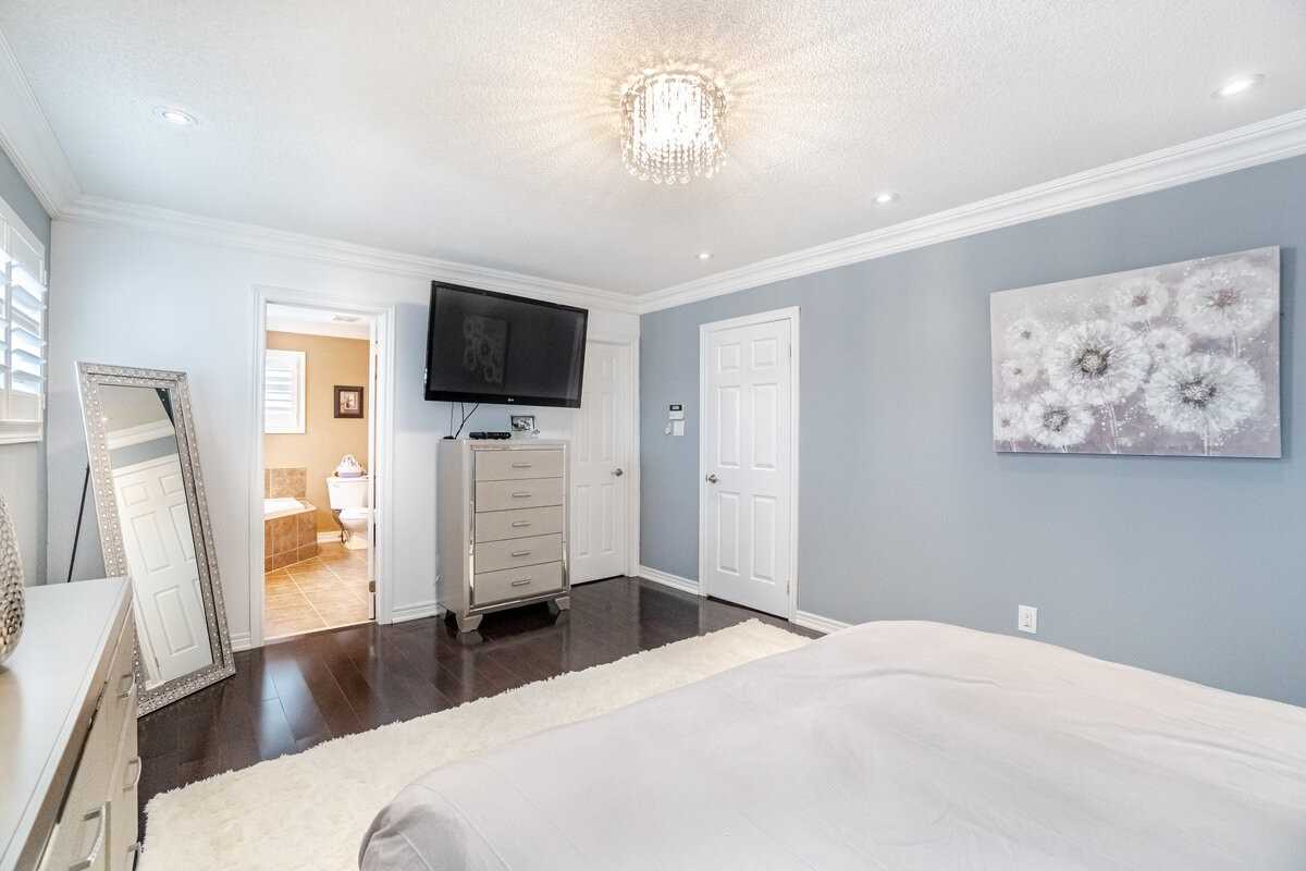 190 Cooke Cres