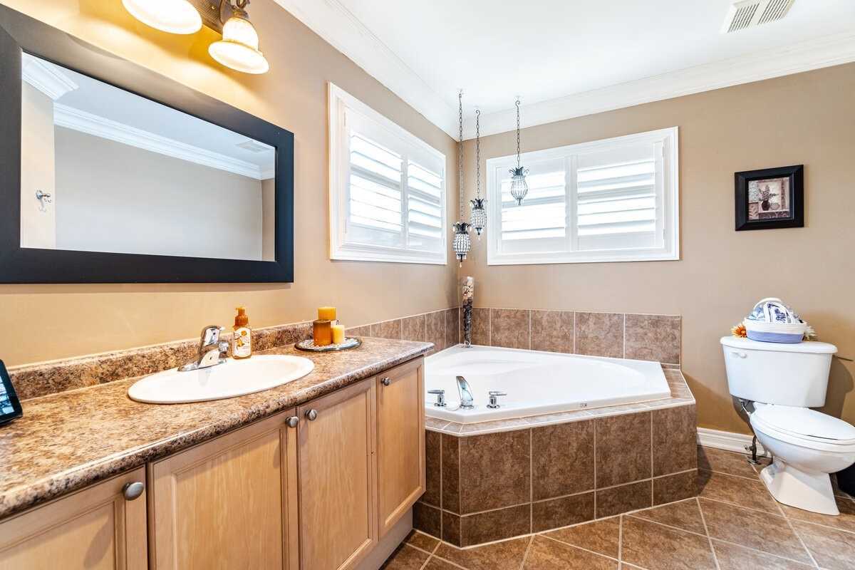 190 Cooke Cres