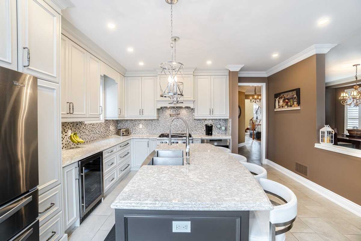 190 Cooke Cres