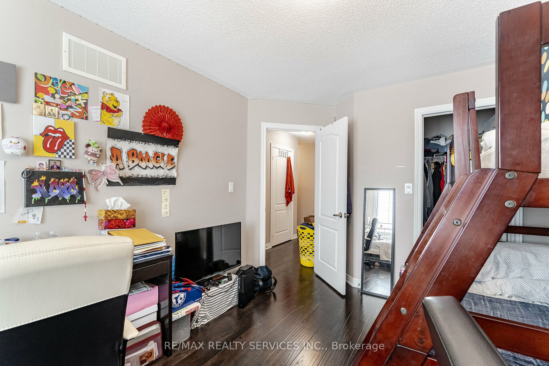 2435 Greenwich Dr, #2
