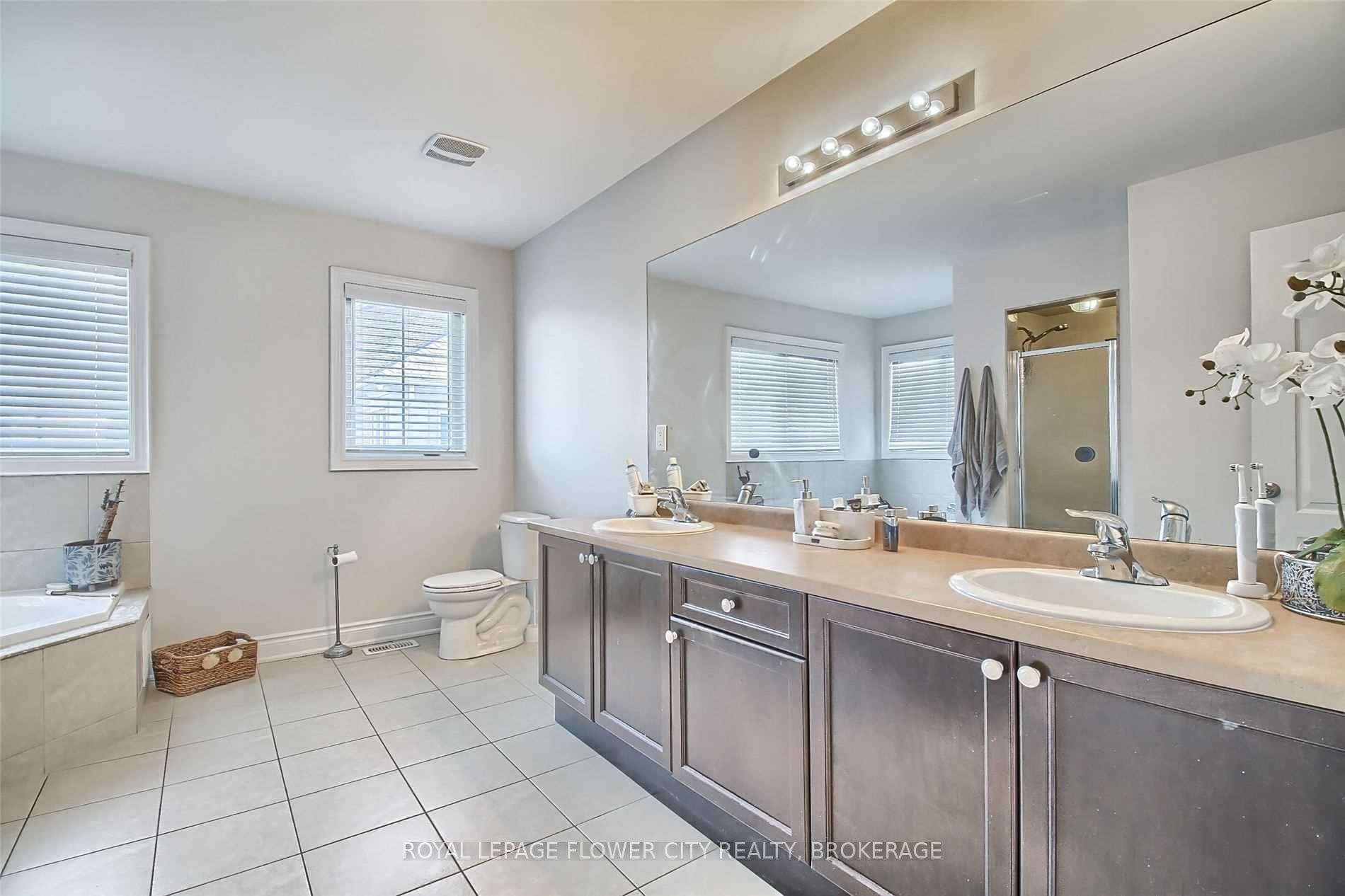 2425 North Ridge Tr