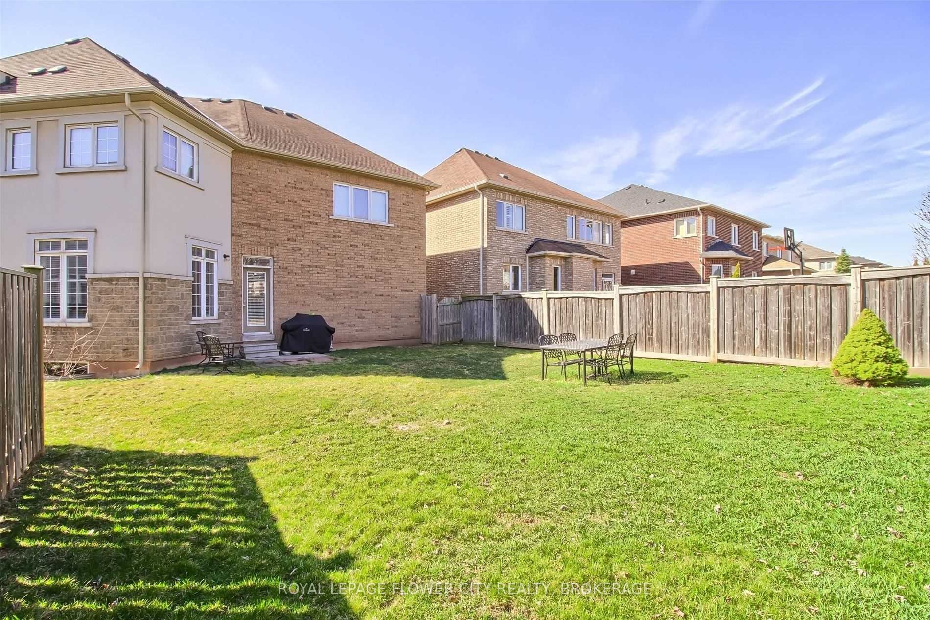 2425 North Ridge Tr