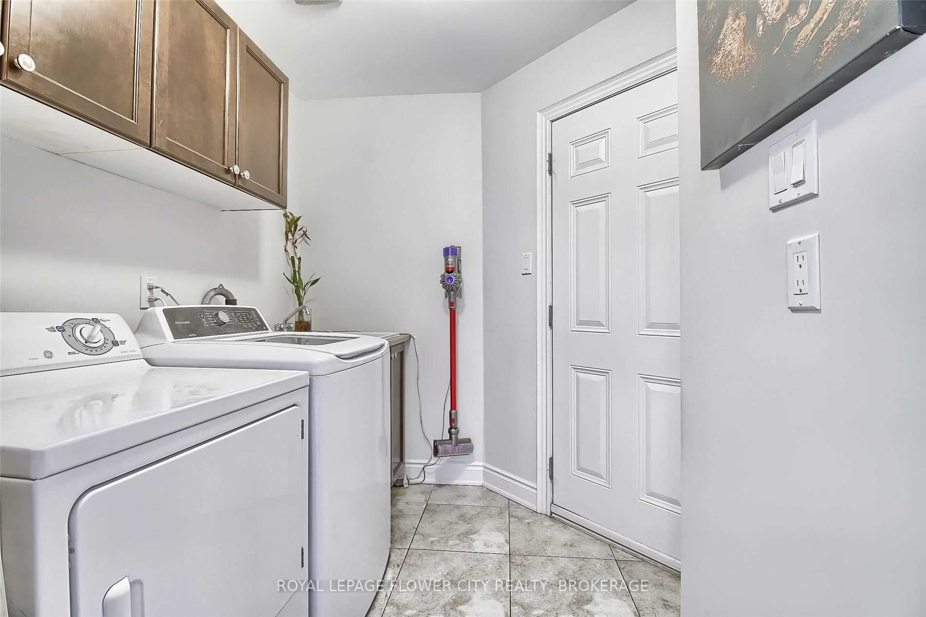 2425 North Ridge Tr