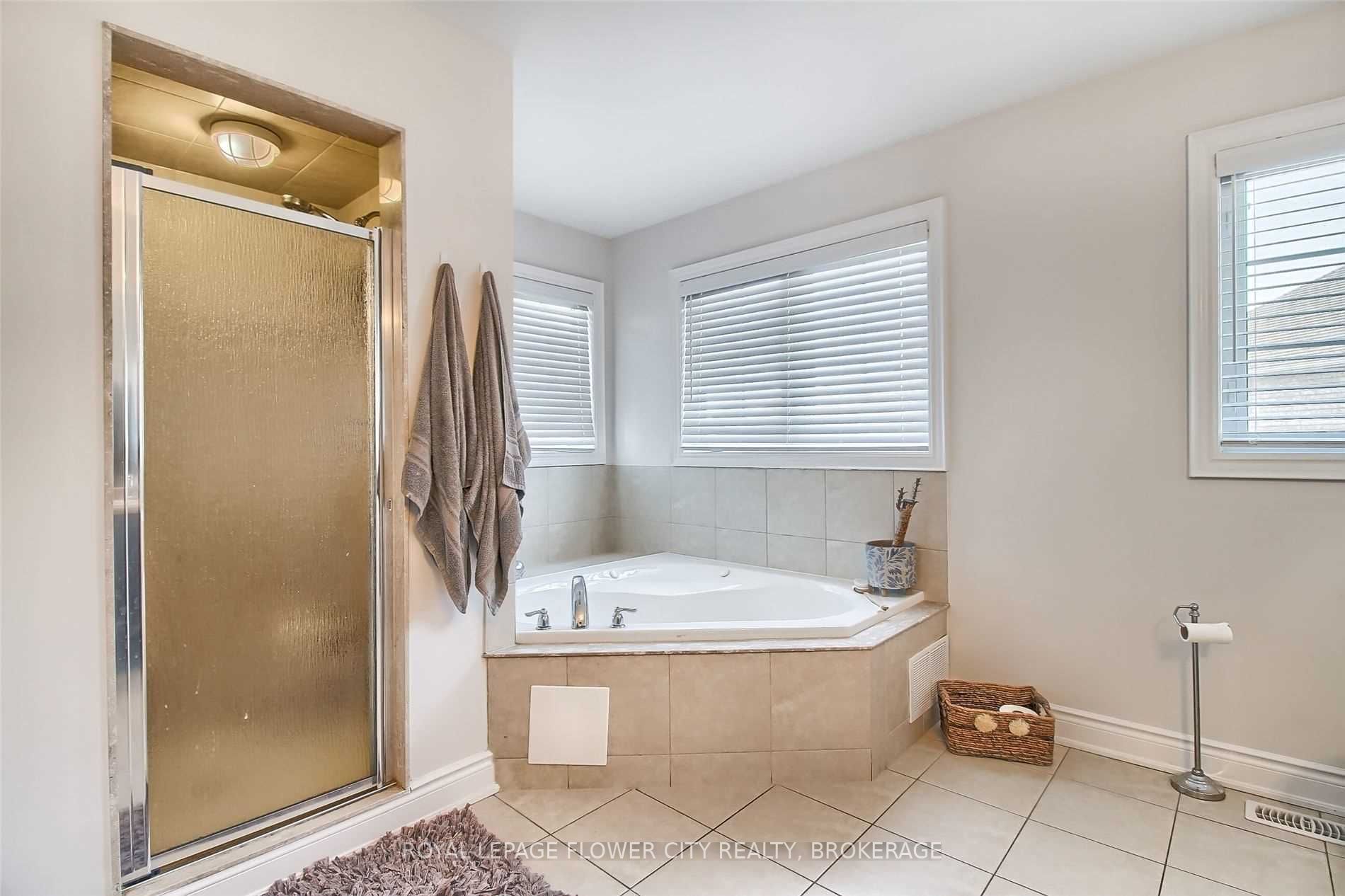 2425 North Ridge Tr