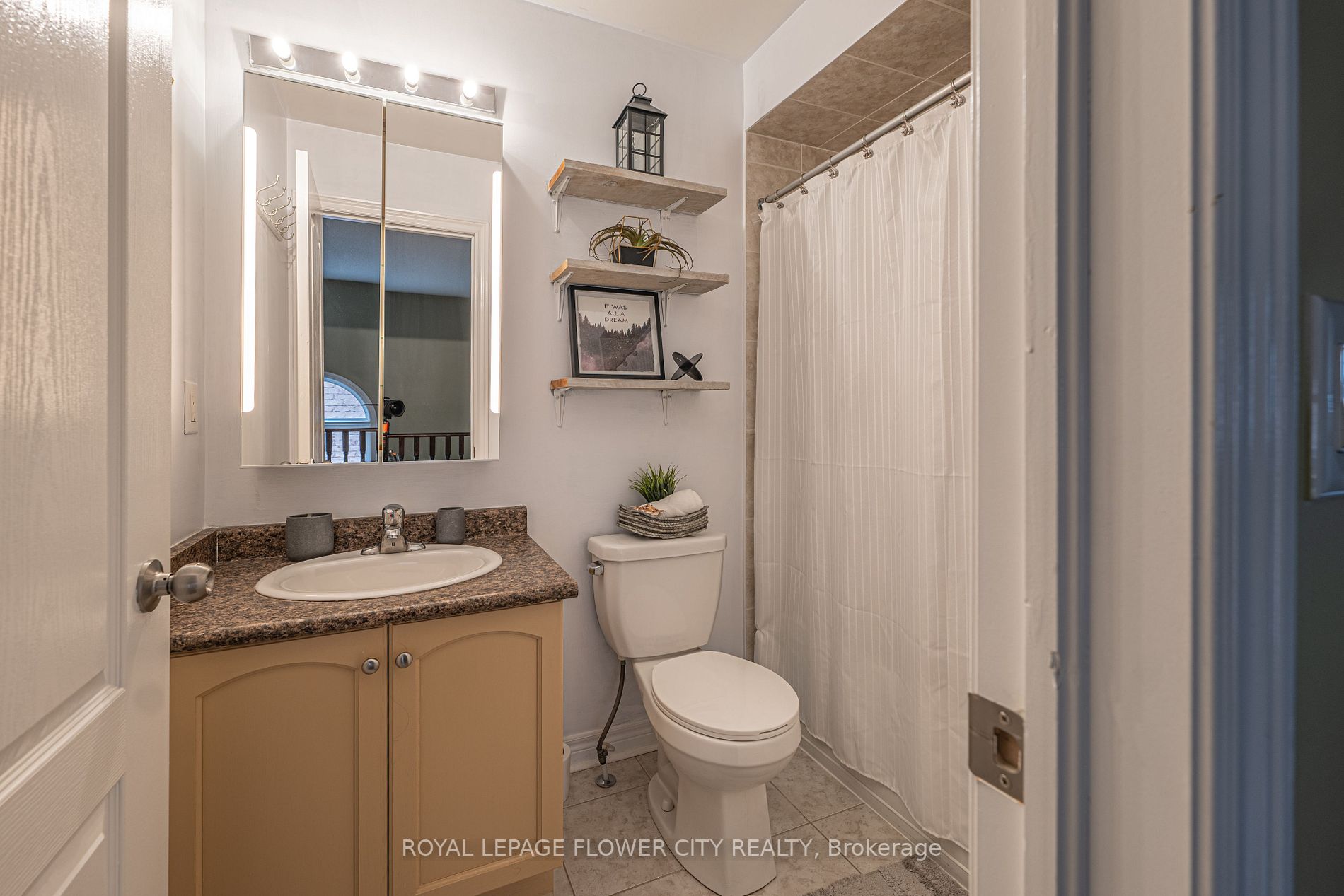 56 Versailles Cres
