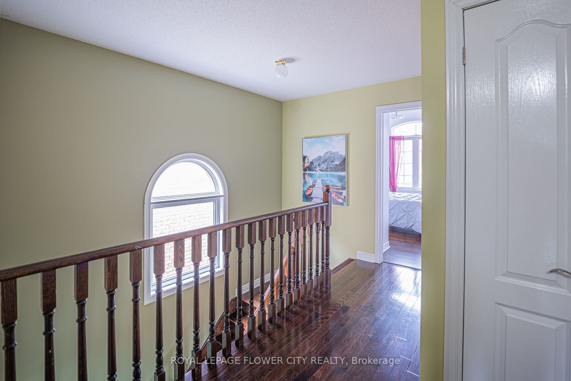 56 Versailles Cres