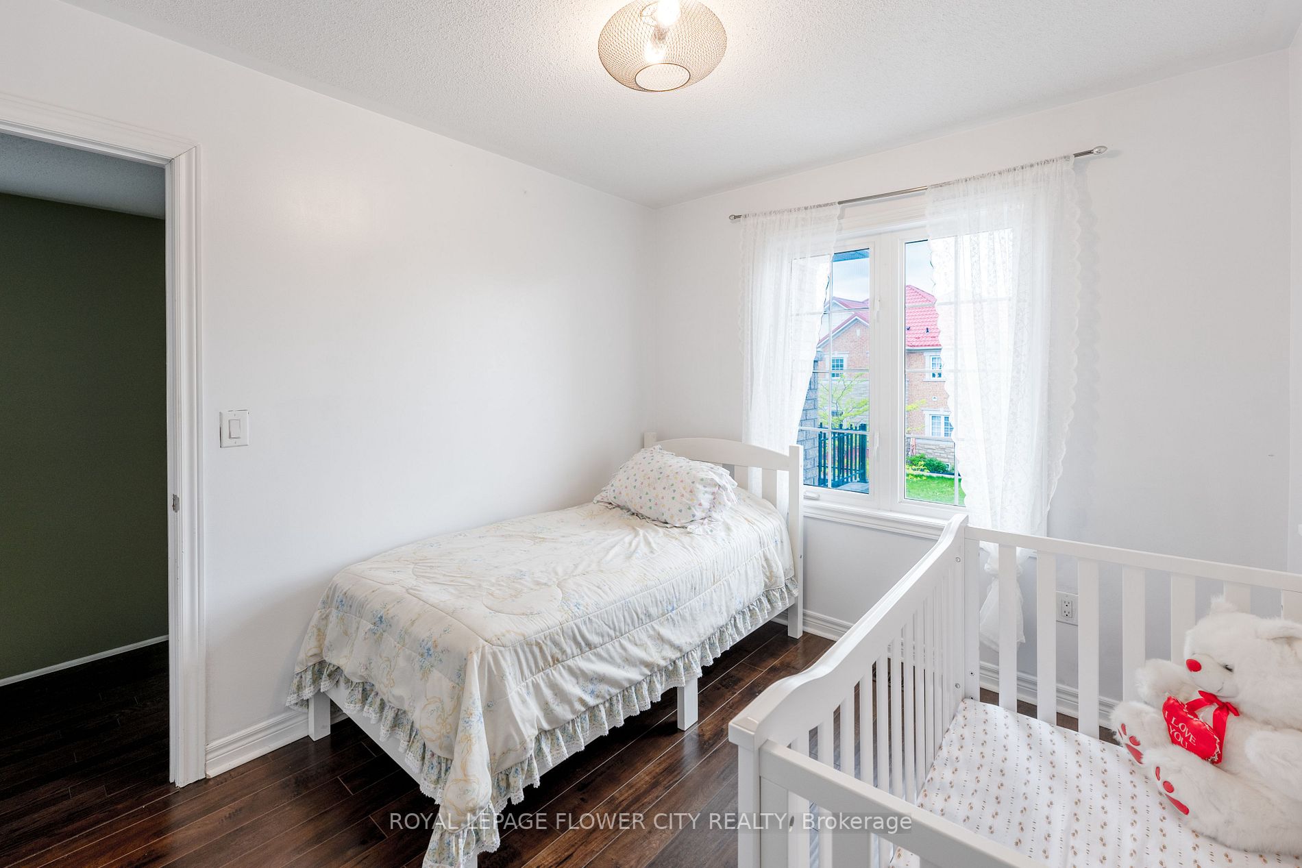 56 Versailles Cres