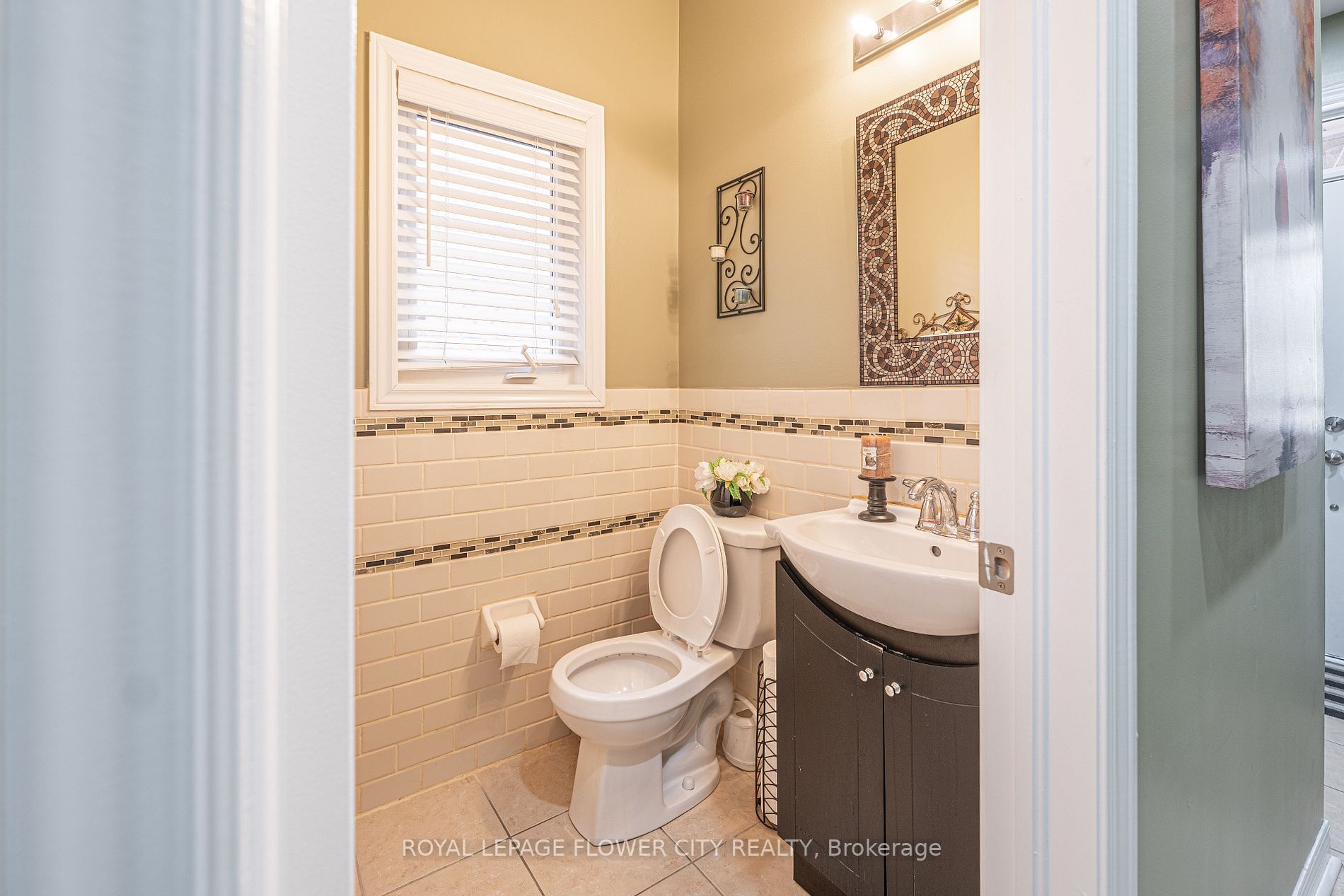 56 Versailles Cres