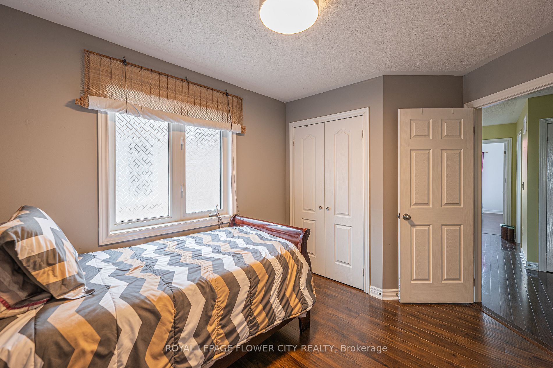 56 Versailles Cres
