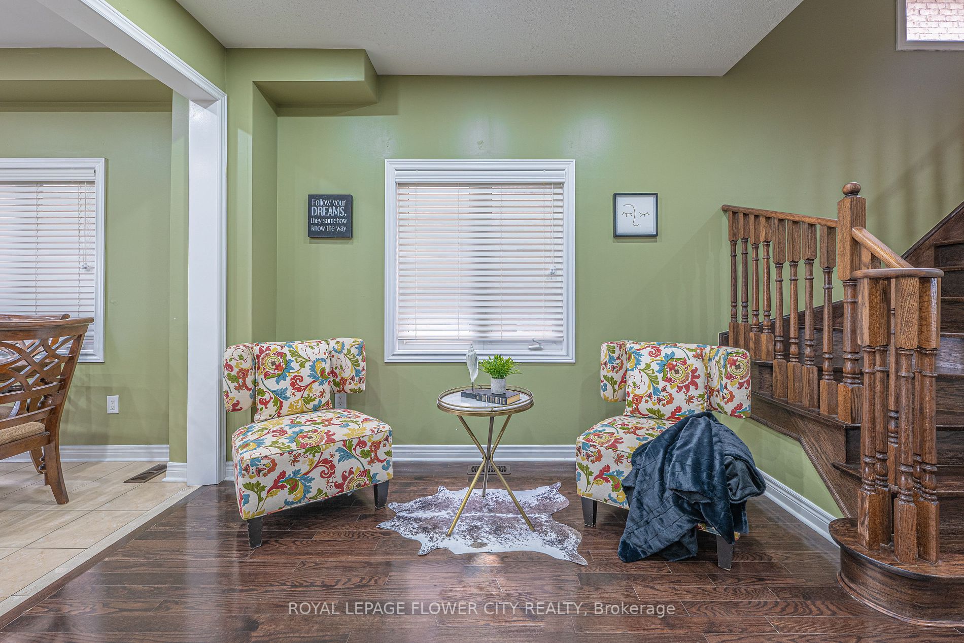 56 Versailles Cres