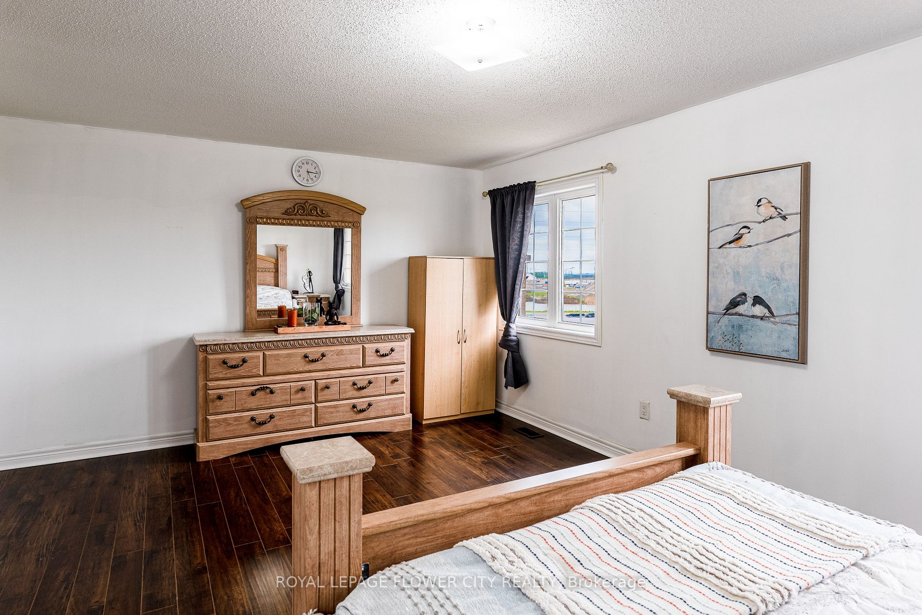 56 Versailles Cres