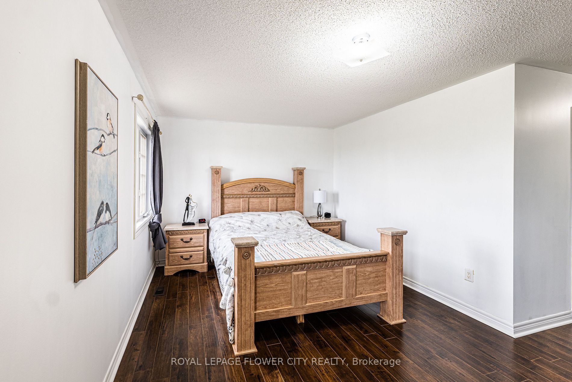 56 Versailles Cres