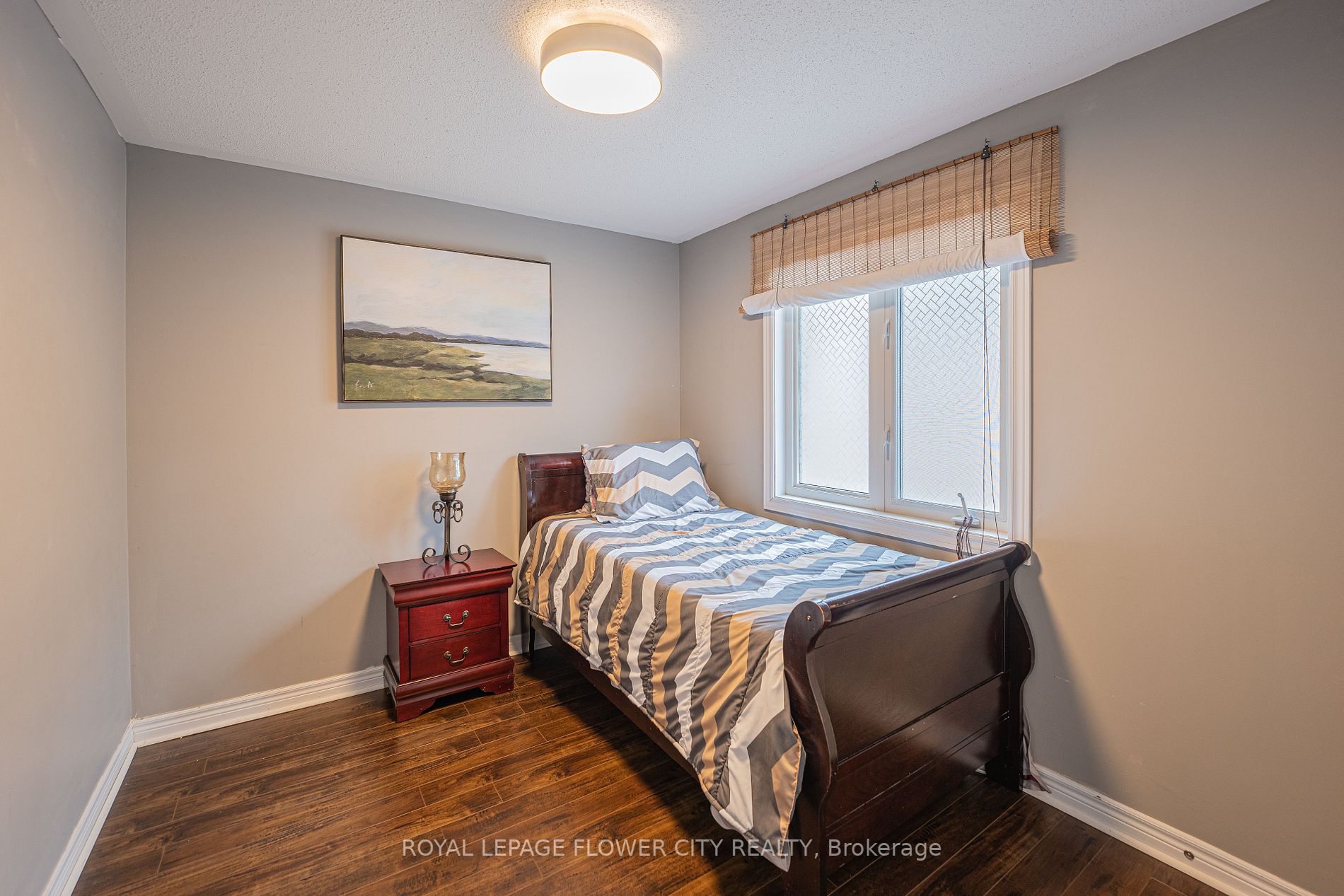 56 Versailles Cres