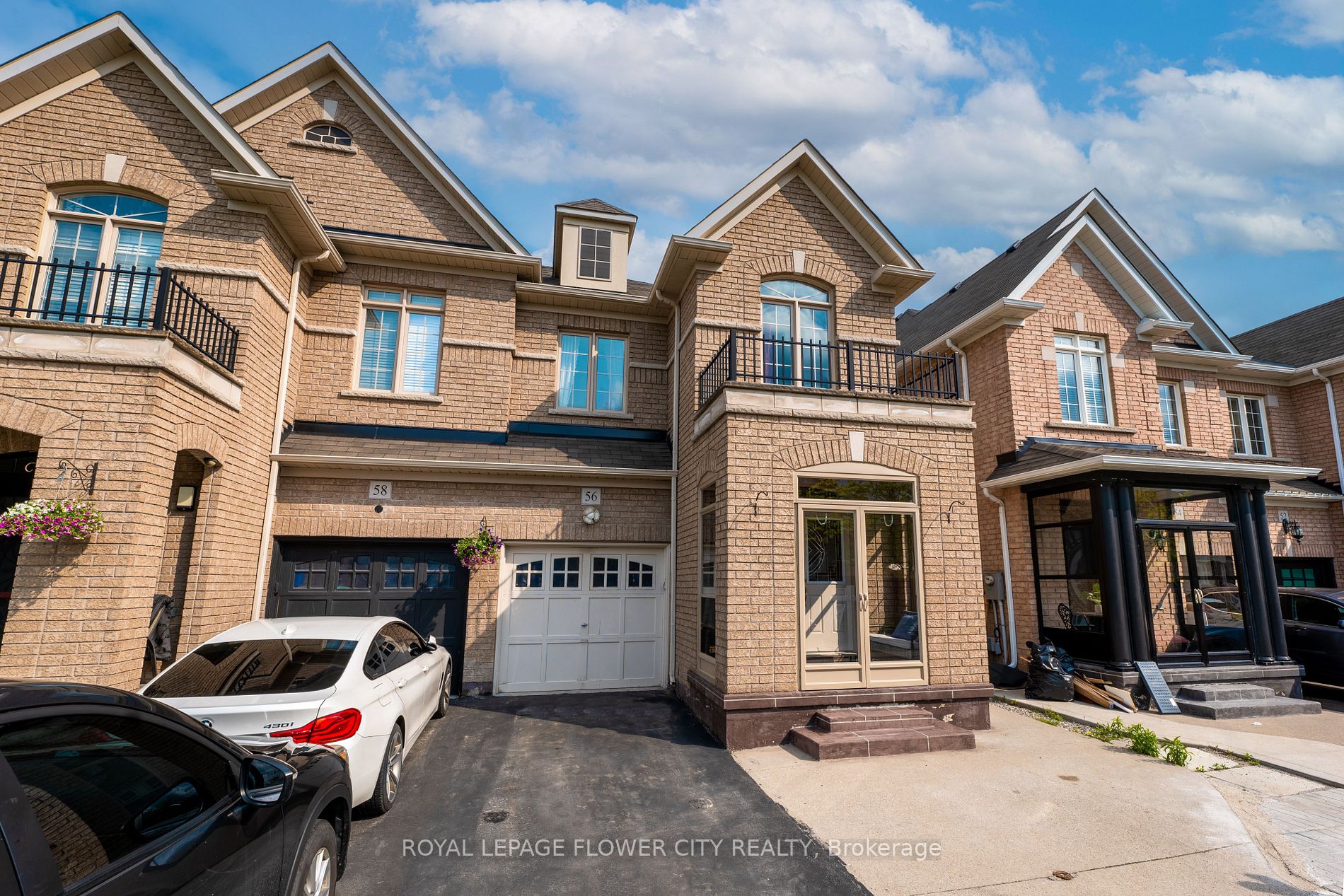 56 Versailles Cres