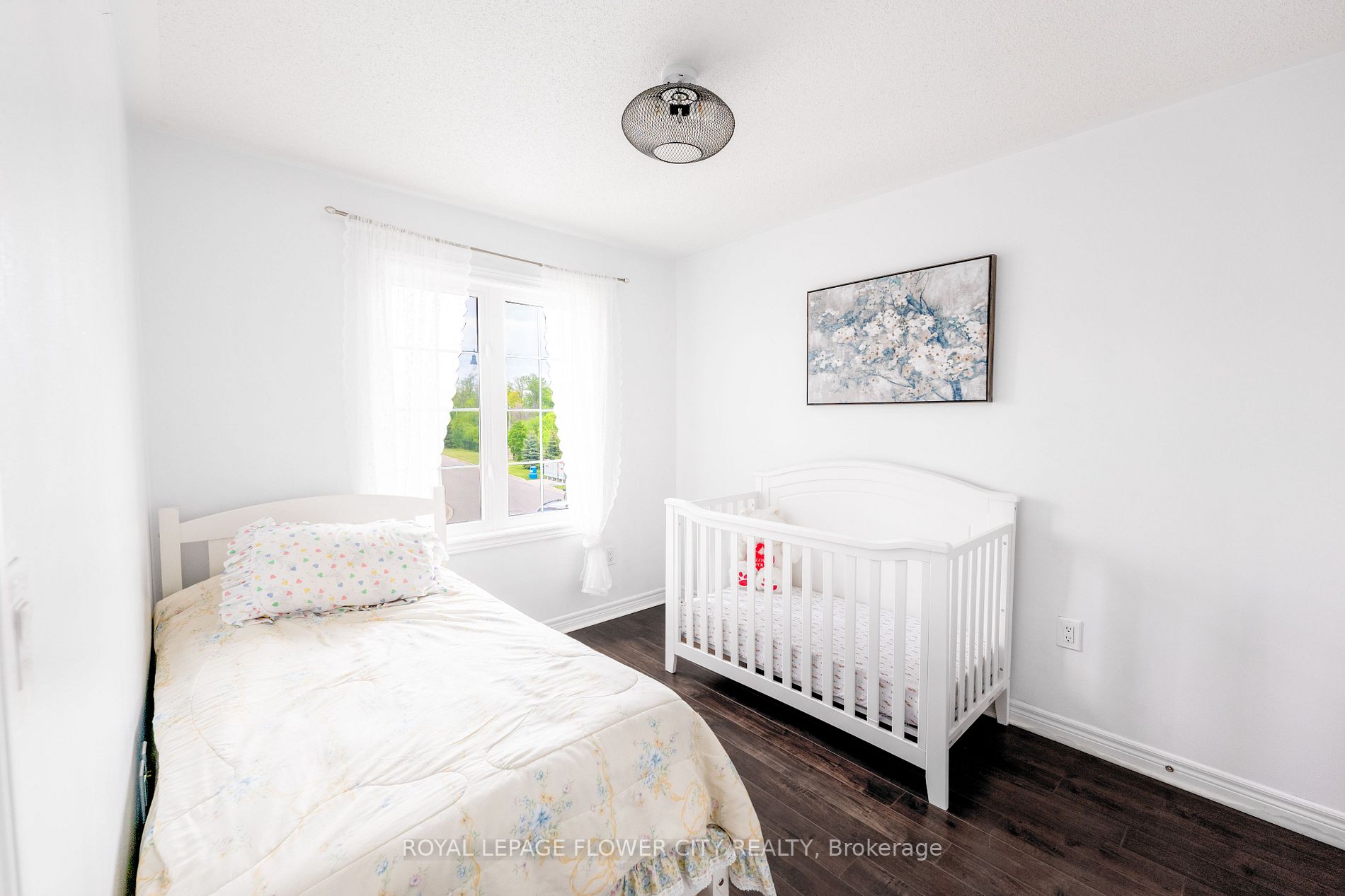 56 Versailles Cres