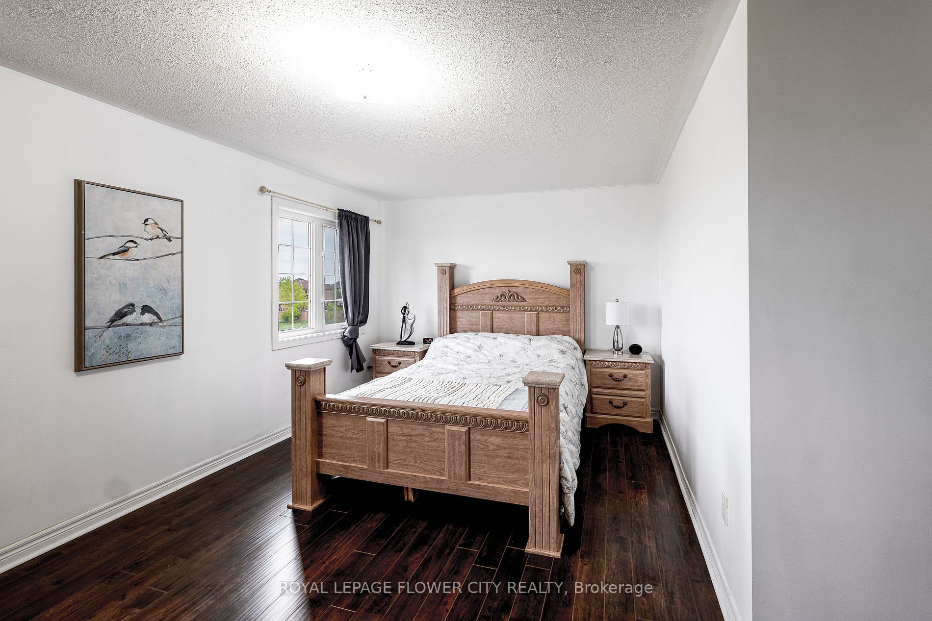 56 Versailles Cres