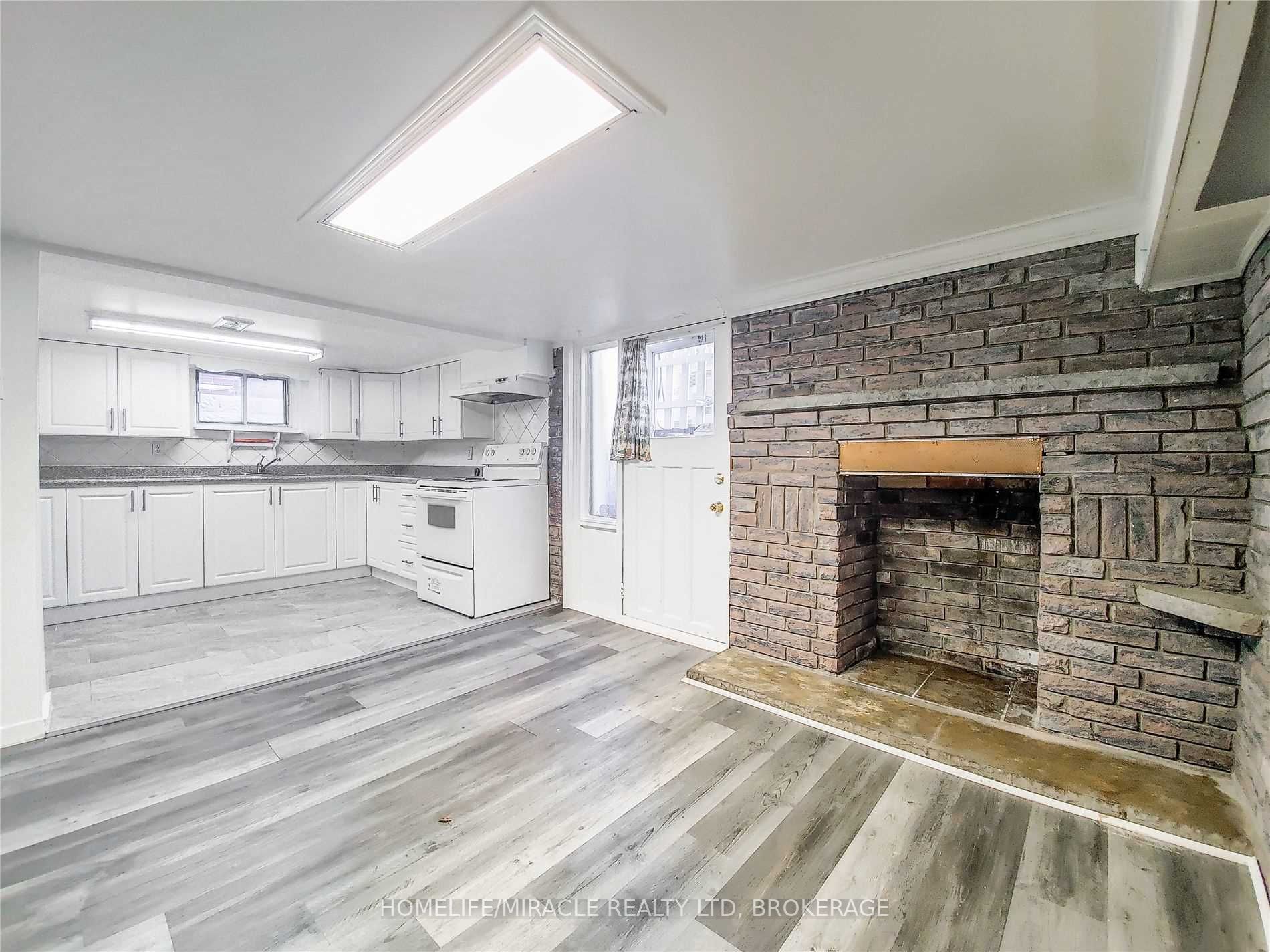 125 Foxwell St