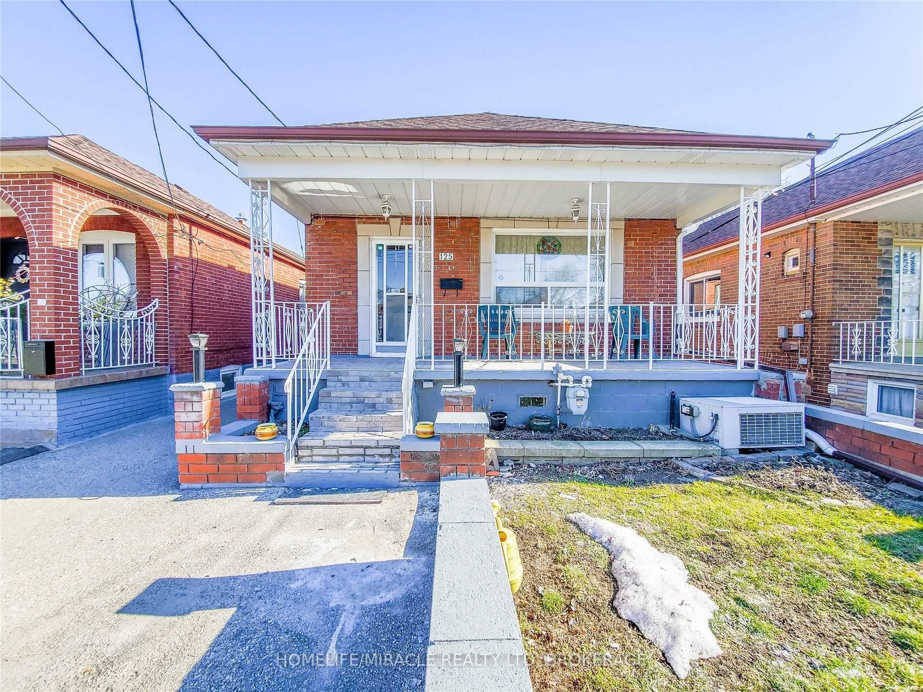 125 Foxwell St
