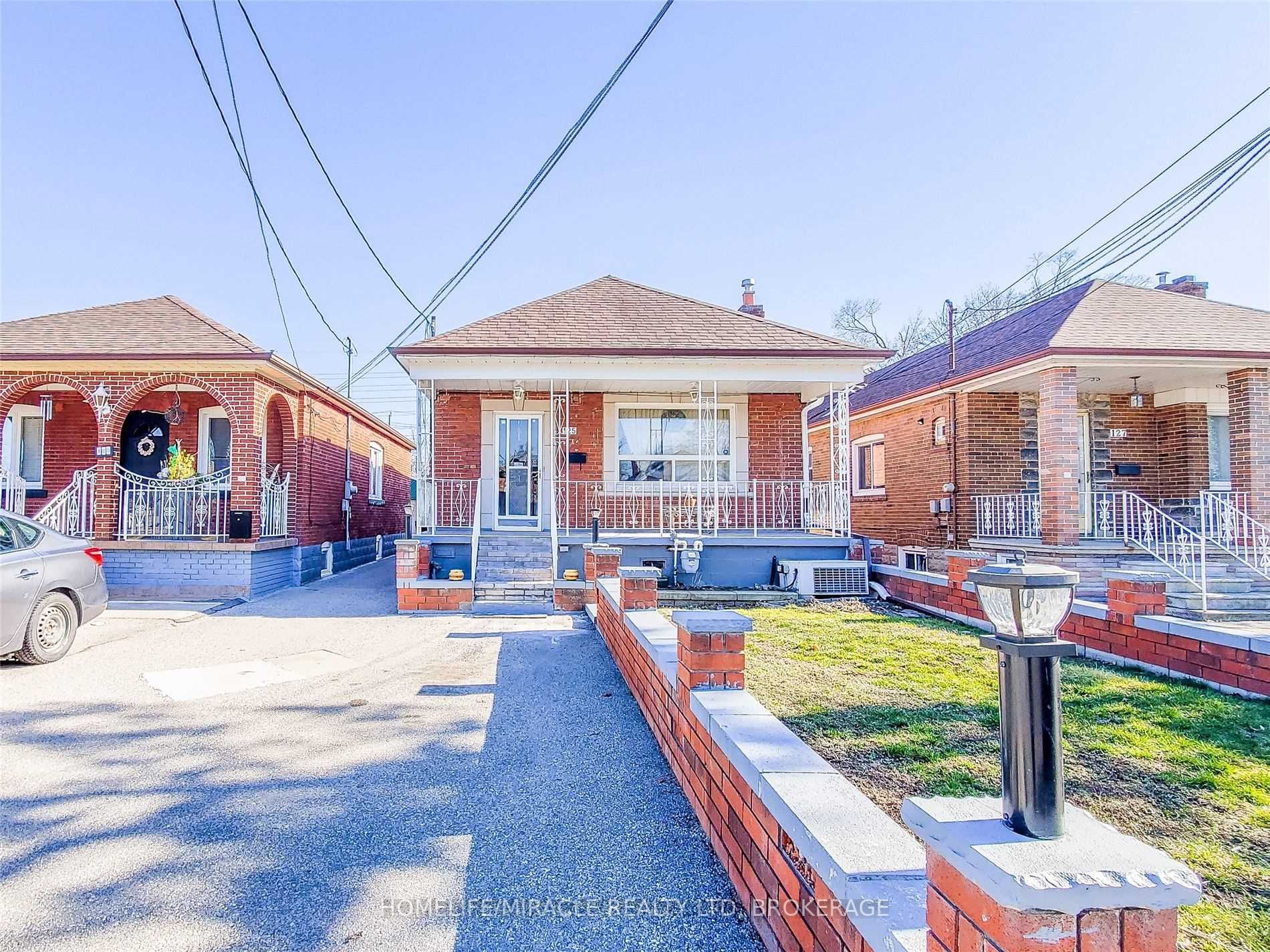 125 Foxwell St
