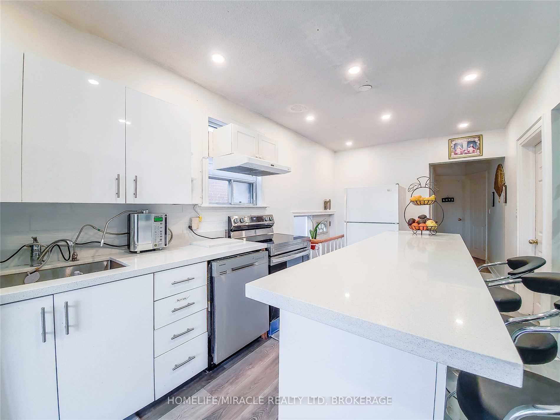 125 Foxwell St