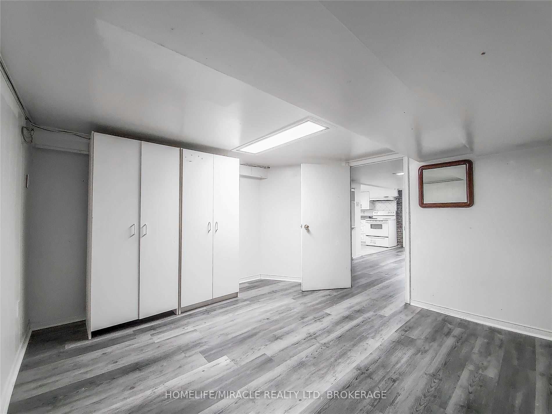 125 Foxwell St