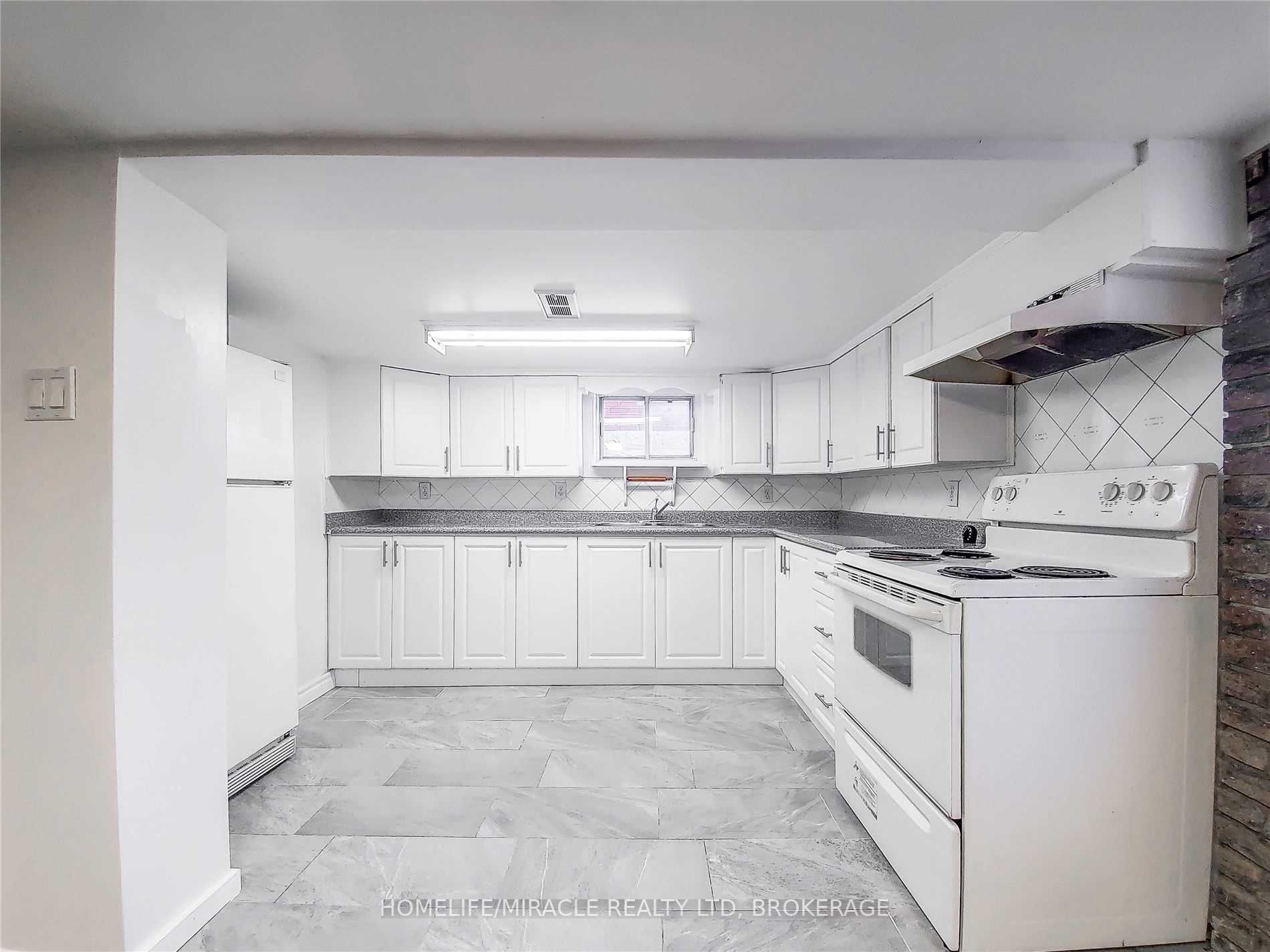 125 Foxwell St