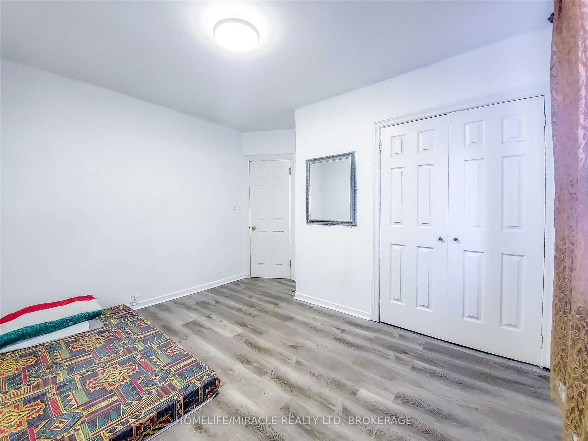125 Foxwell St