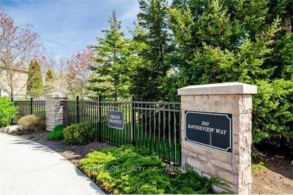 300 Ravineview Way, Oakville