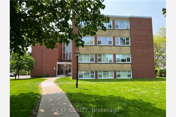 2052 Courtland Drive Dr, Burlington