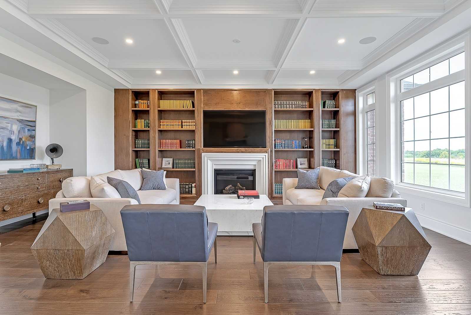 276 Amos Dr