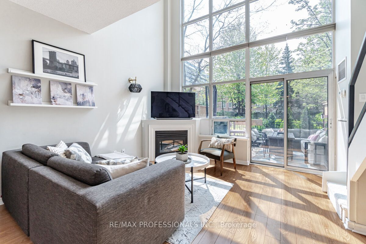 200 Manitoba St, #106