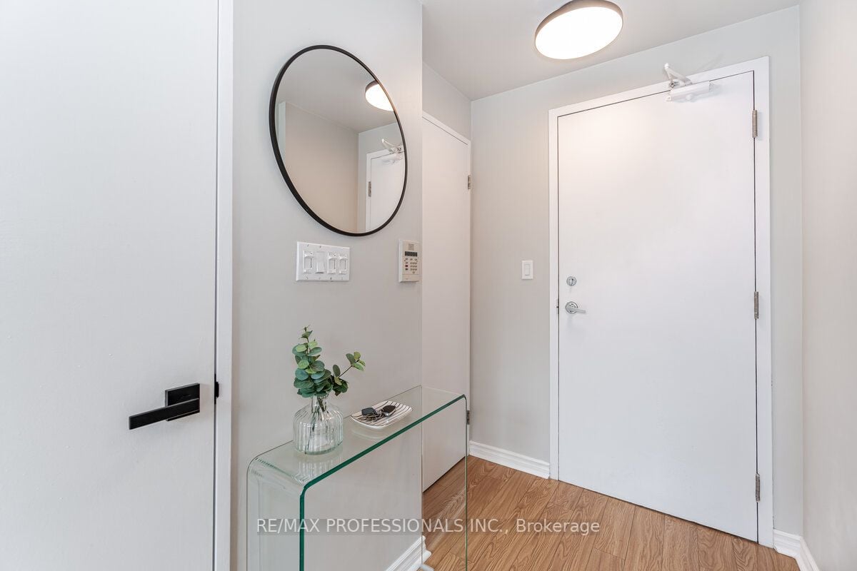 200 Manitoba St, #106