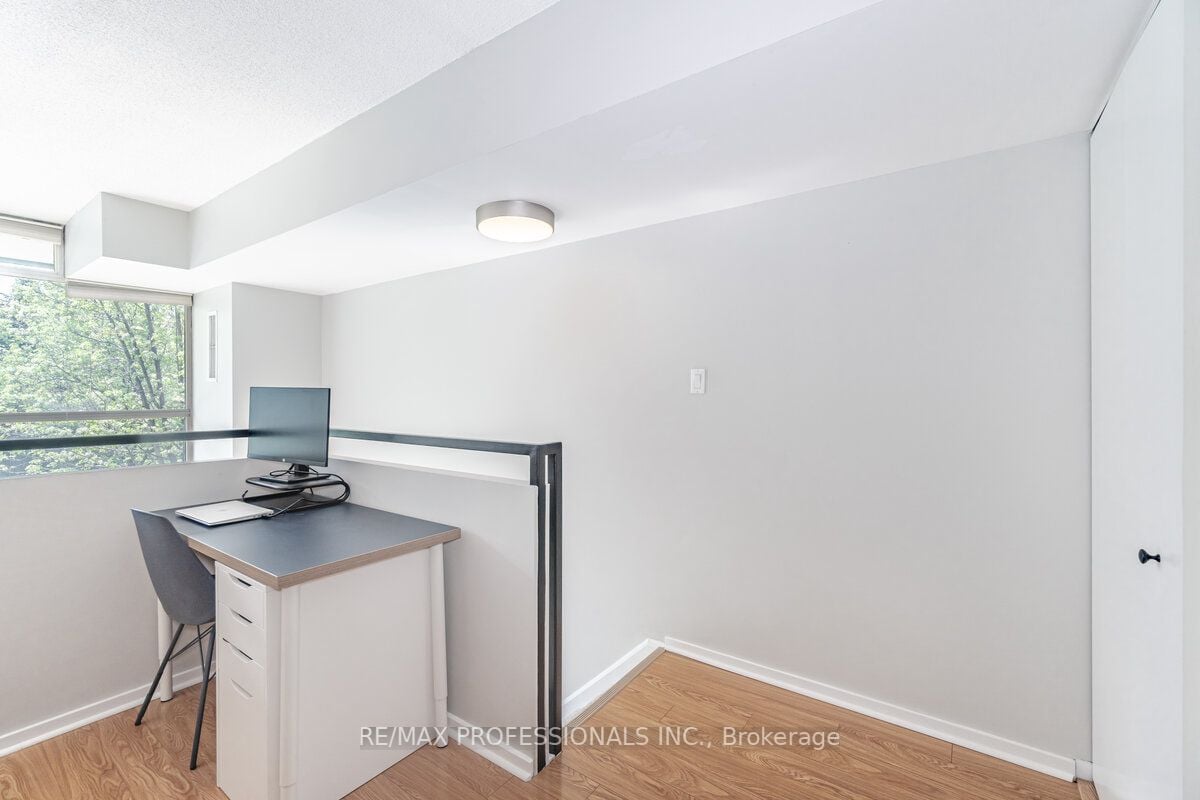 200 Manitoba St, #106