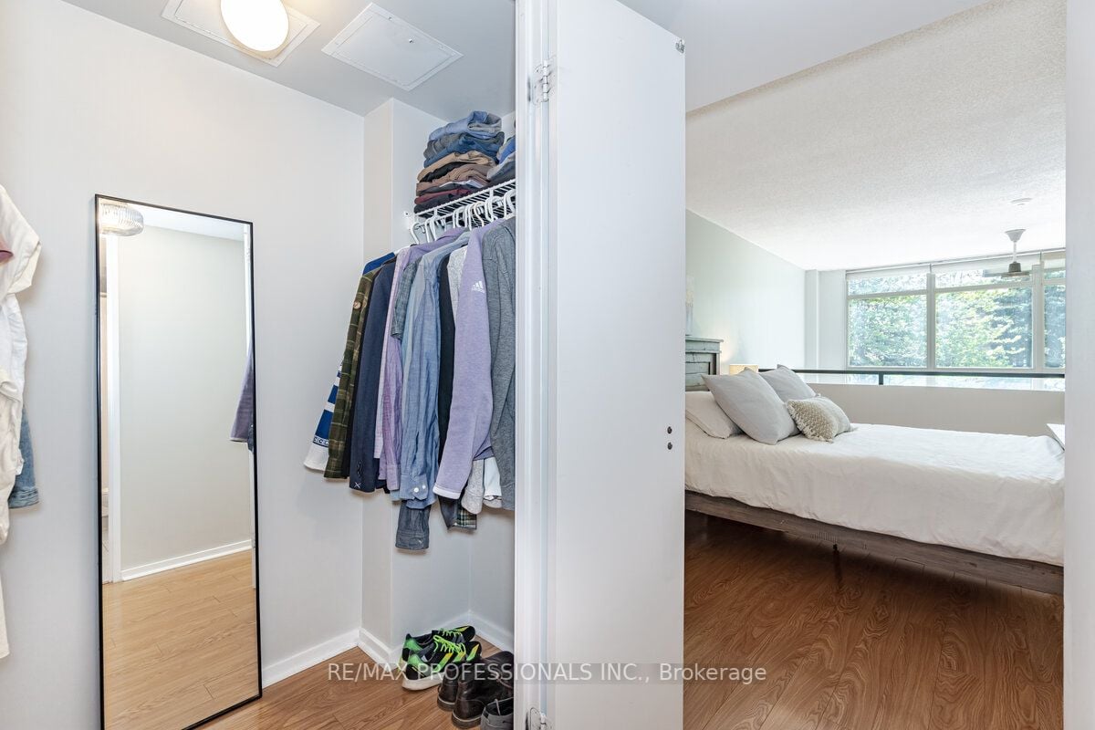 200 Manitoba St, #106
