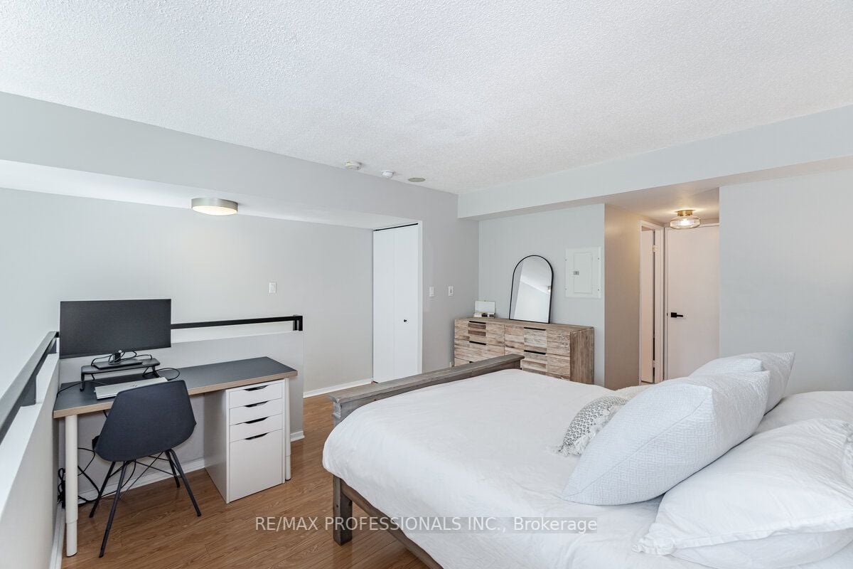 200 Manitoba St, #106