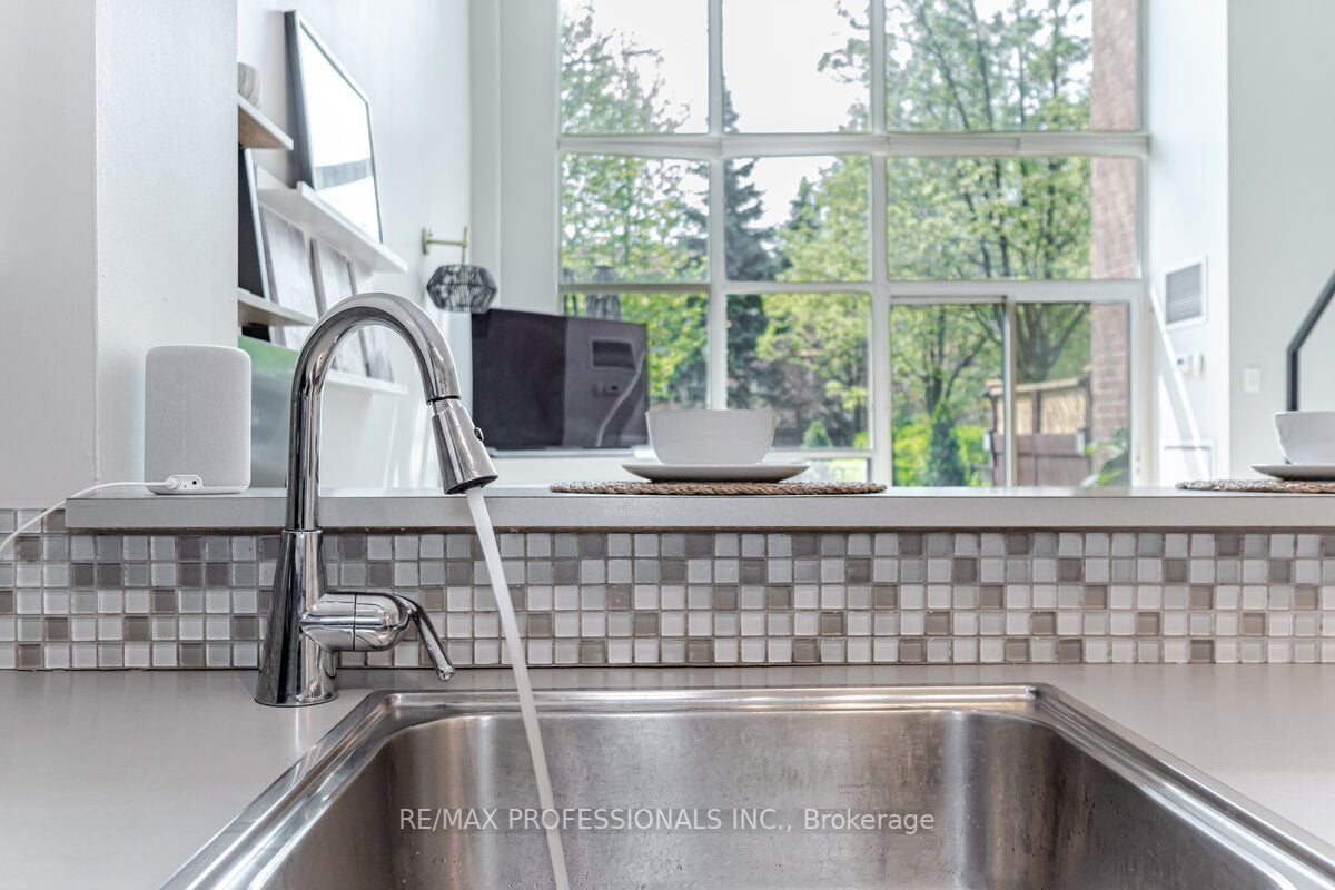 200 Manitoba St, #106