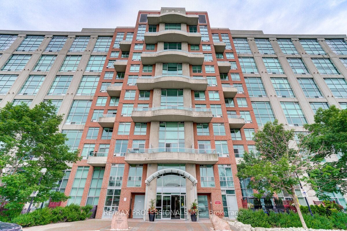 200 Manitoba St, #106