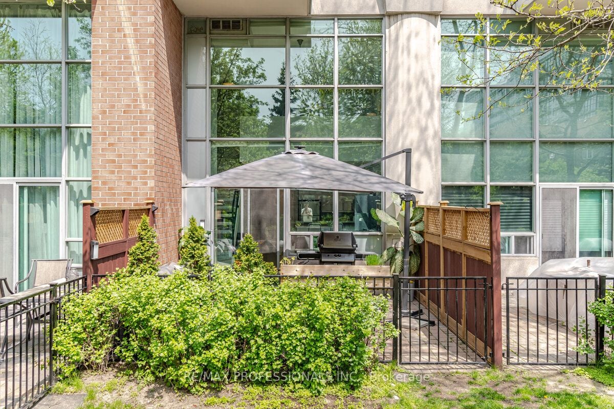 200 Manitoba St, #106