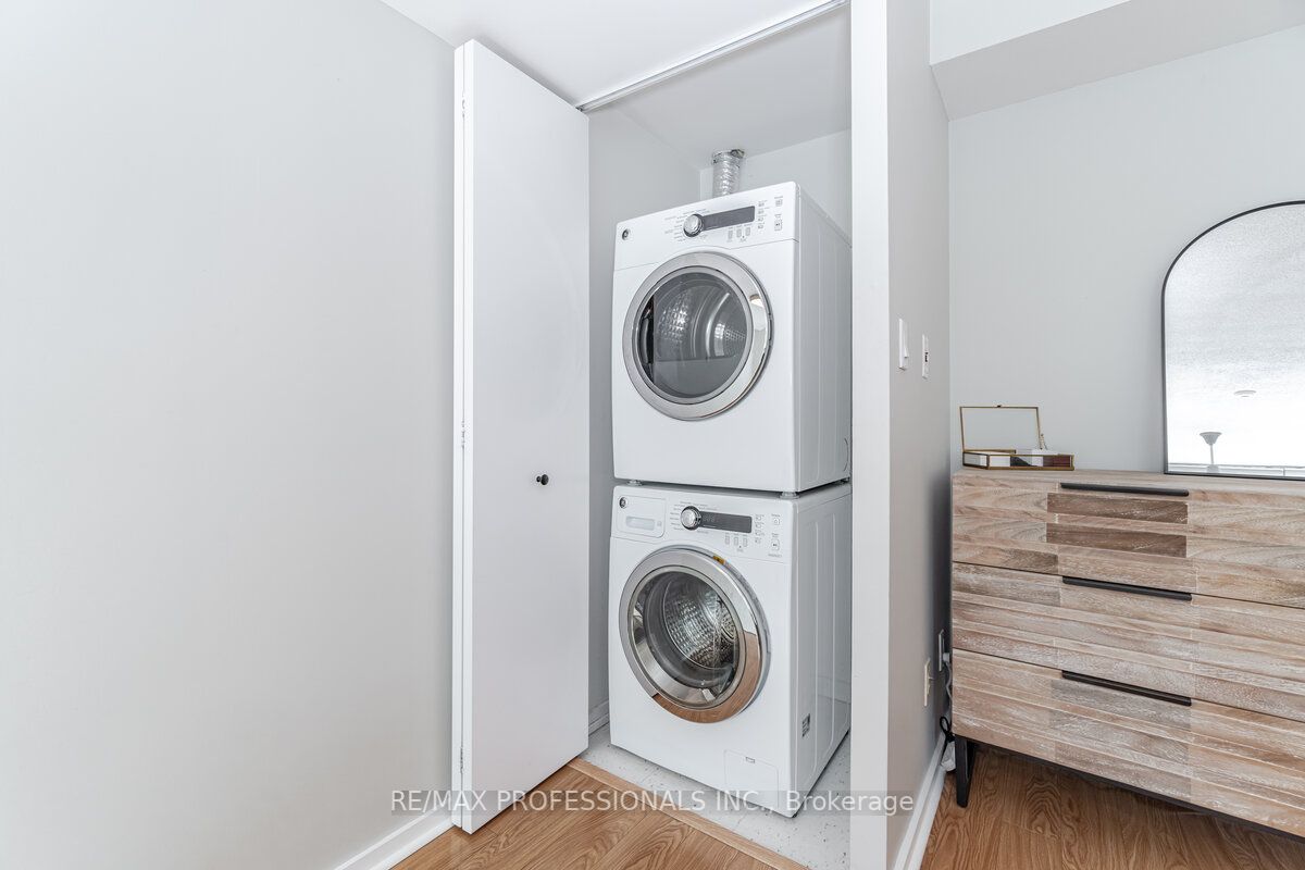 200 Manitoba St, #106