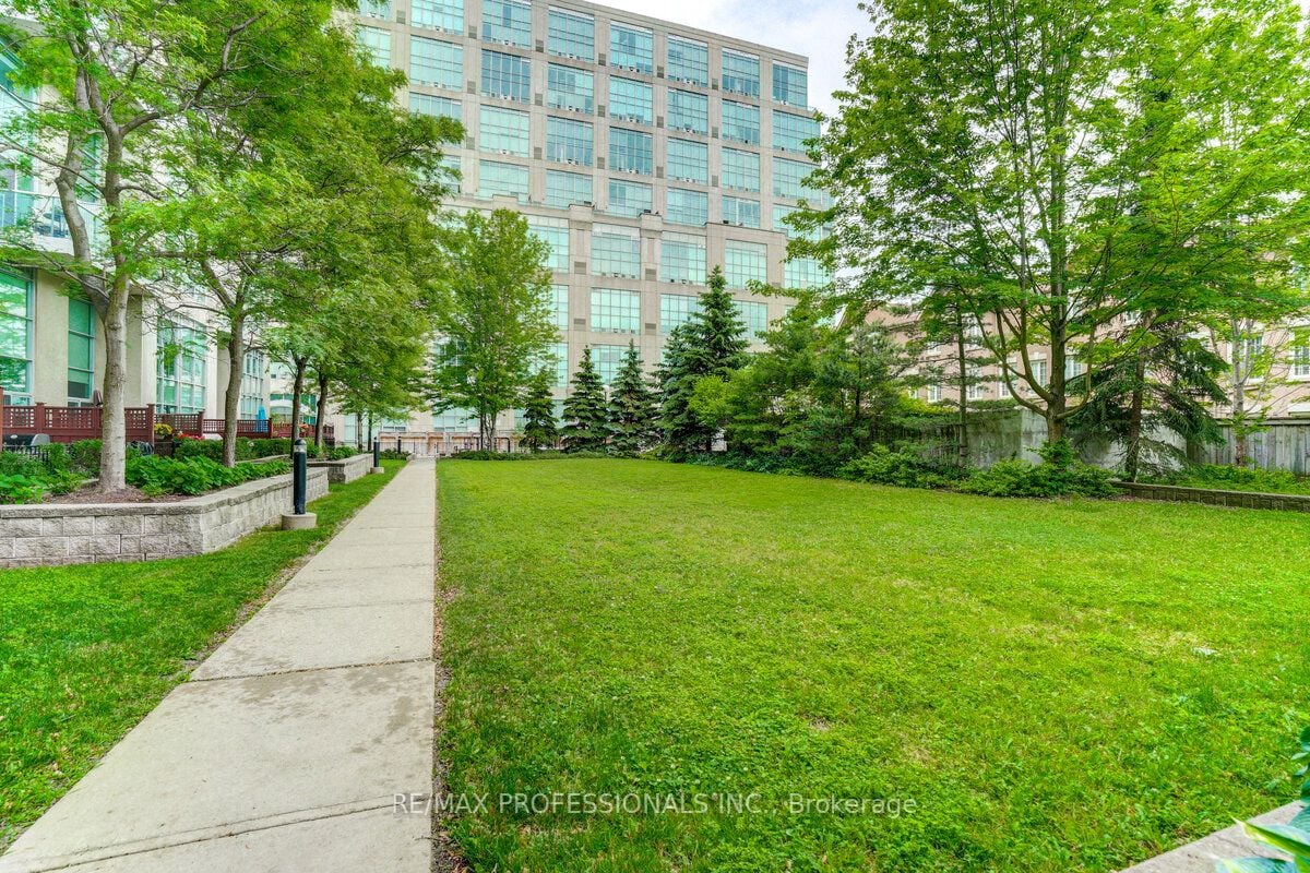 200 Manitoba St, #106
