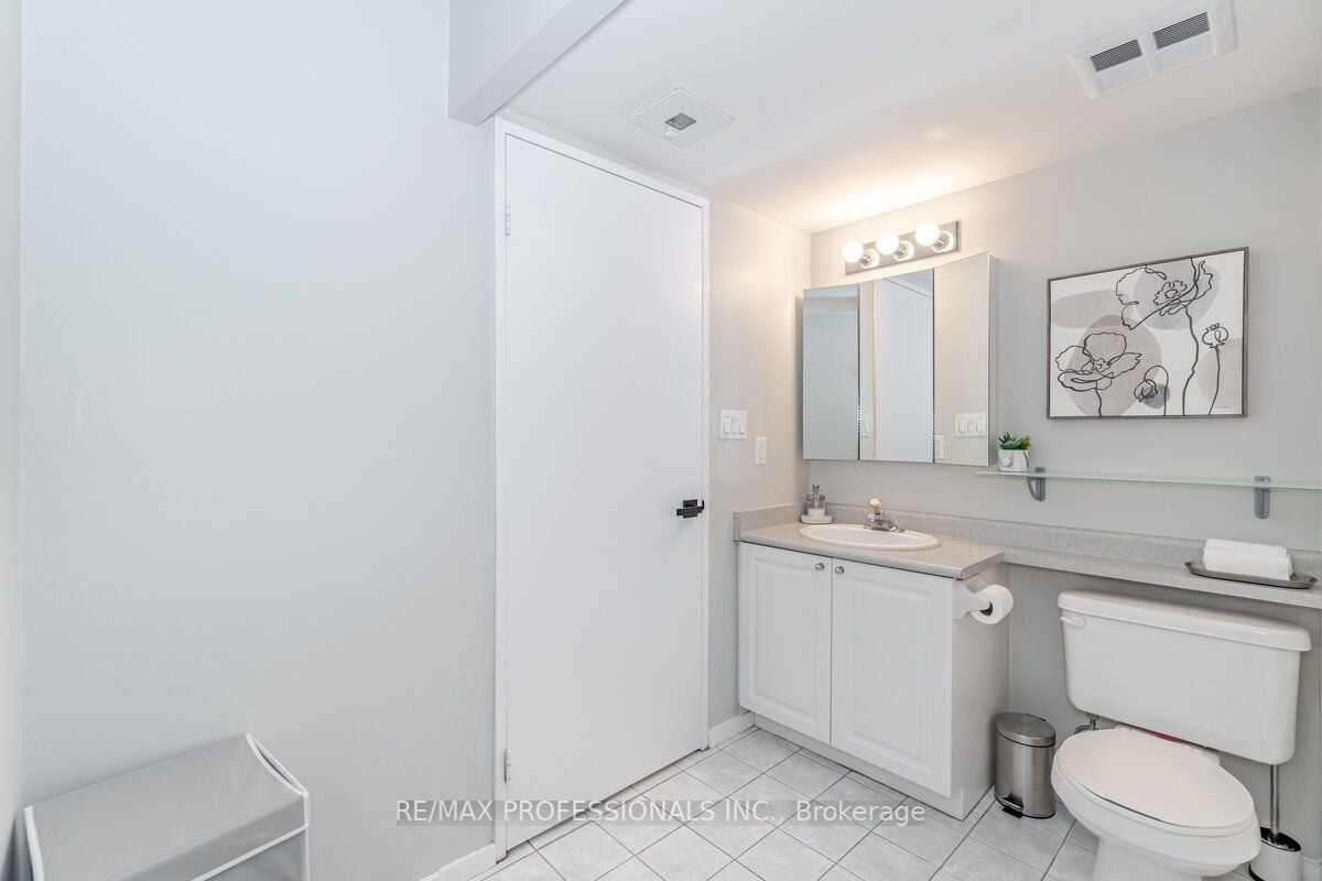 200 Manitoba St, #106