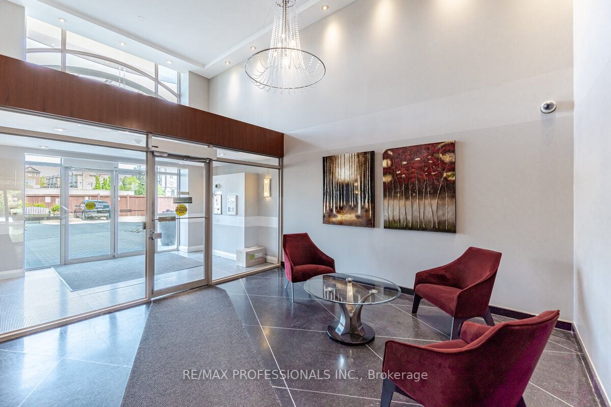 200 Manitoba St, #106