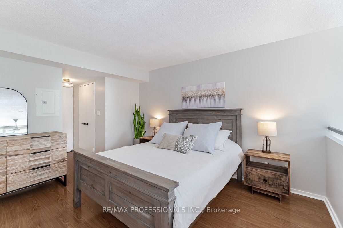 200 Manitoba St, #106