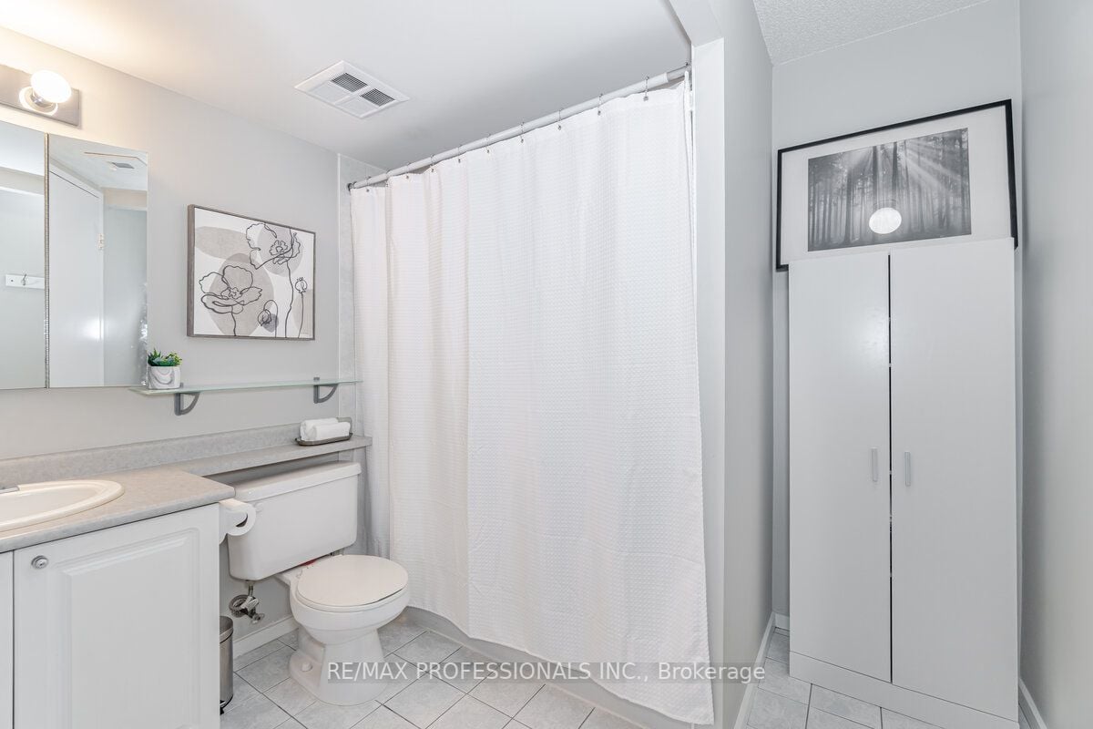 200 Manitoba St, #106