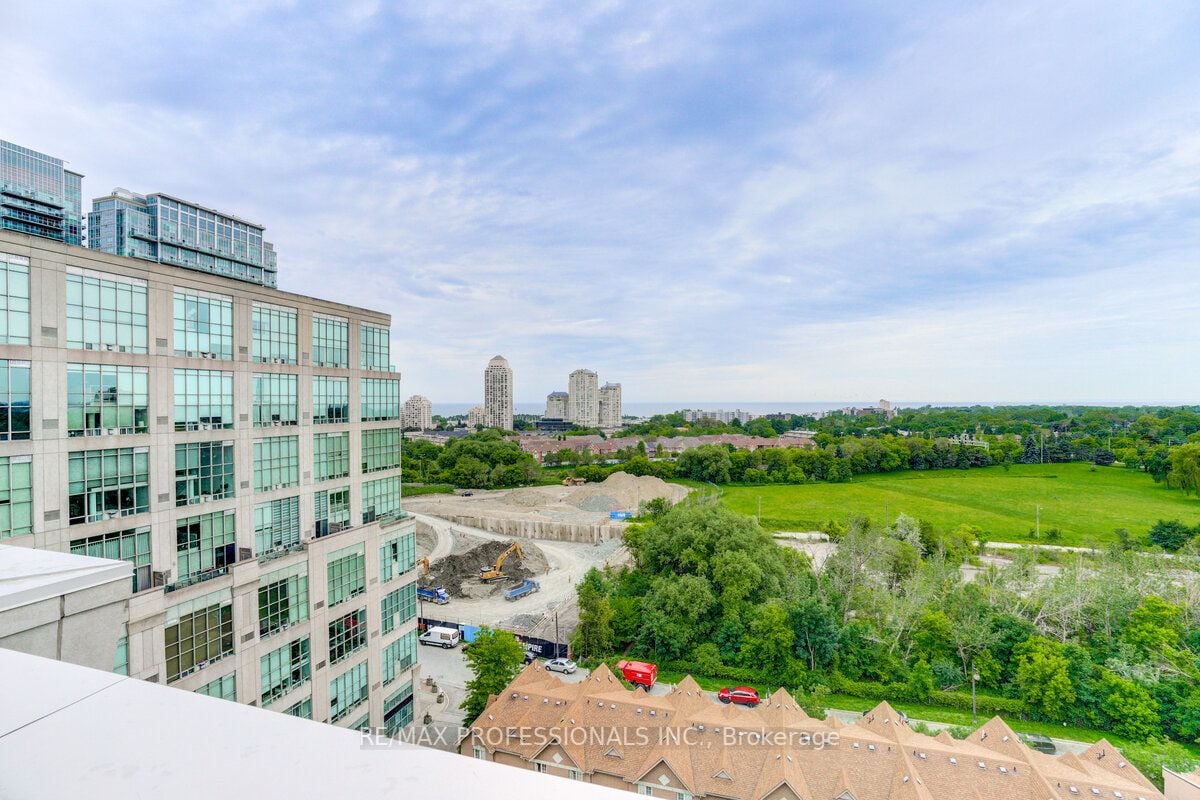 200 Manitoba St, #106