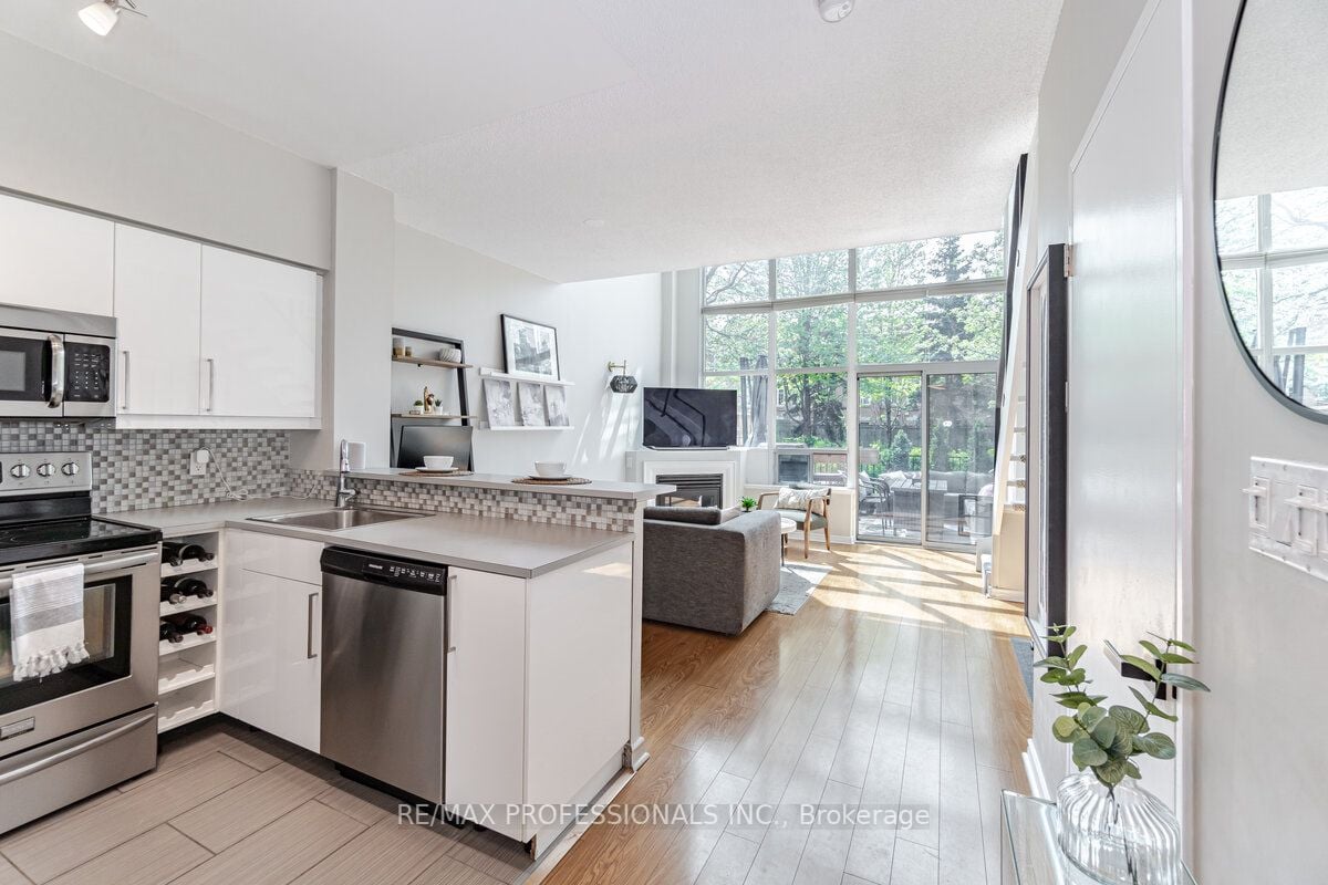 200 Manitoba St, #106