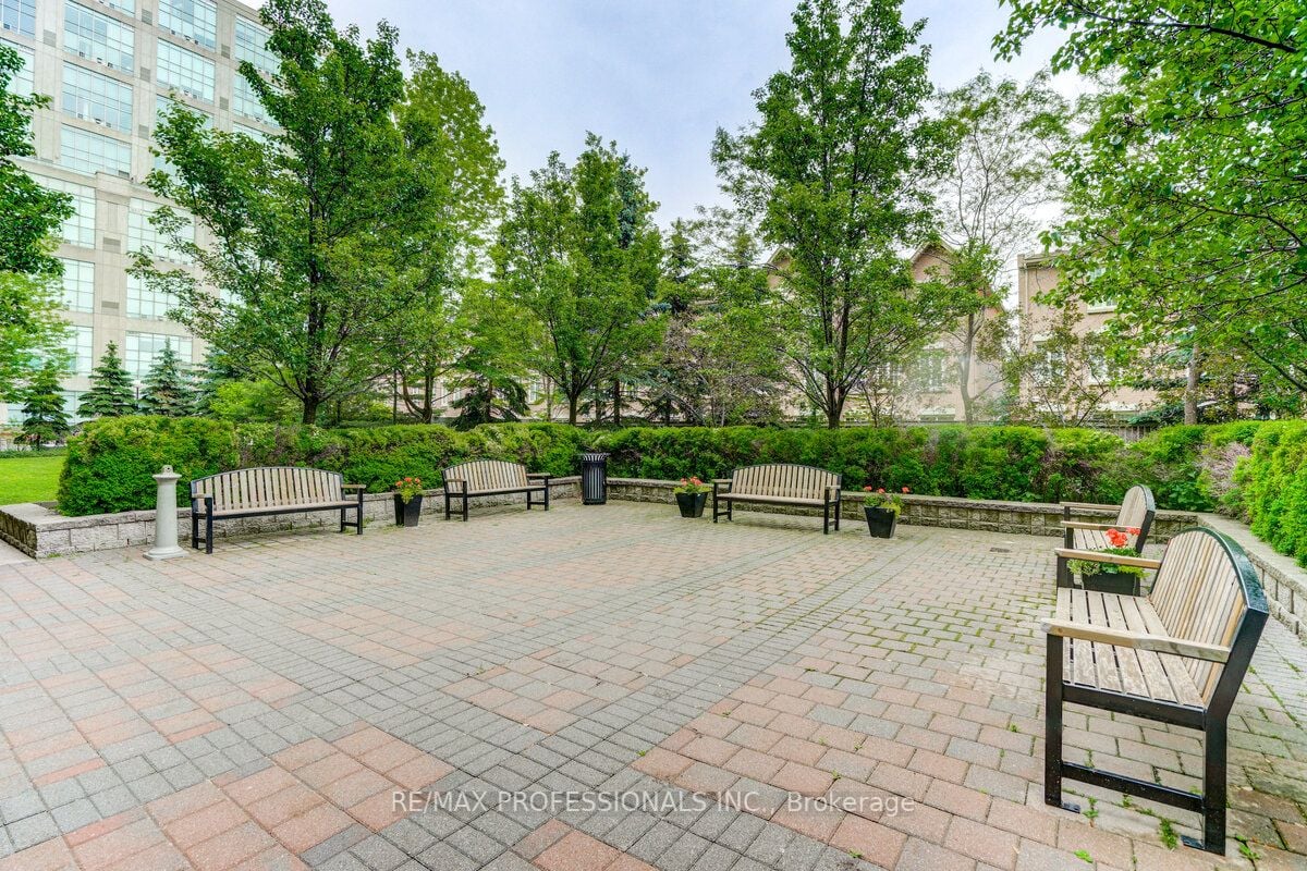 200 Manitoba St, #106