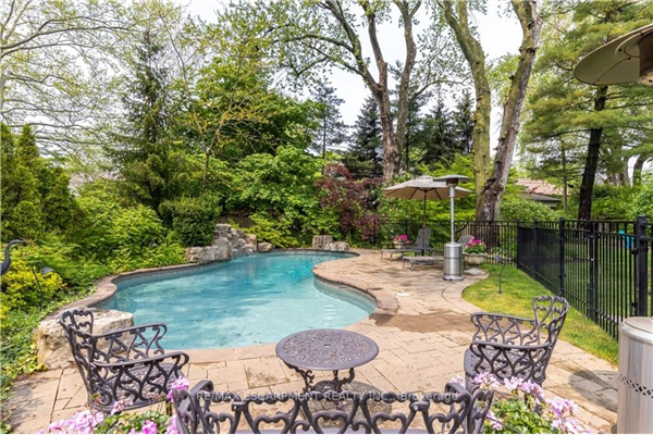 1315 Cleaver Dr, Oakville
