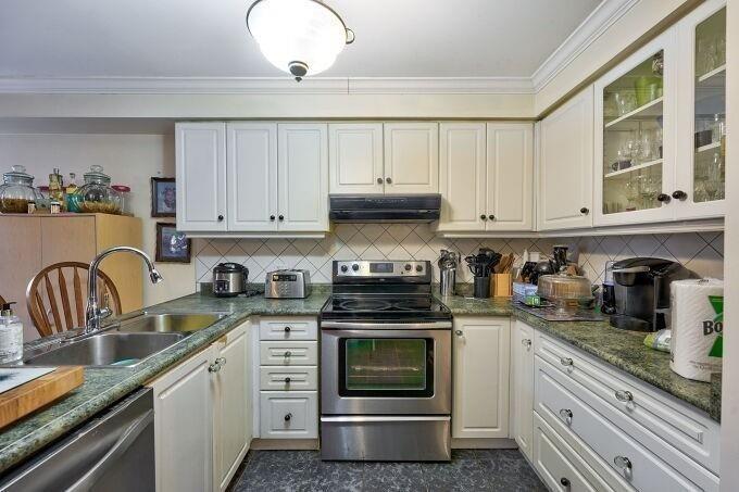 36 Mapleshade Dr