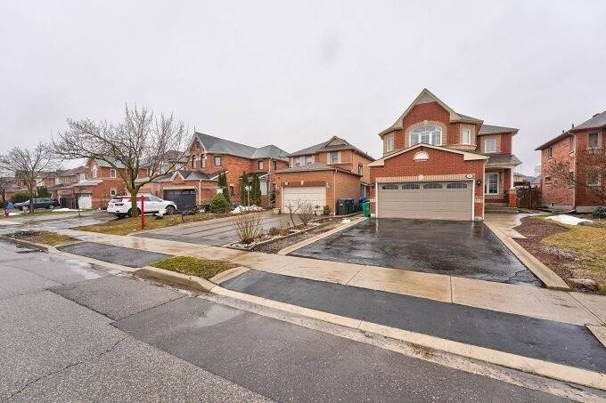 36 Mapleshade Dr